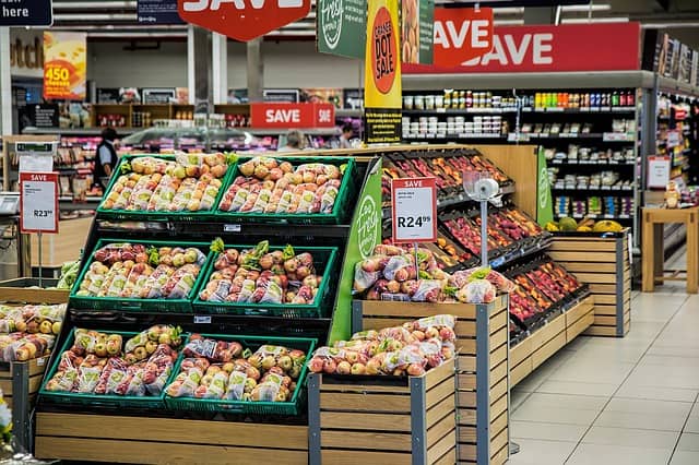How to Save Money on Groceries - 15 Best Tips. Apply some or all of these tips and save hundreds of dollars a month on groceries. #groceries #savemoney #handfulofthoughts