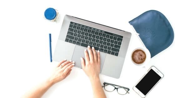 Navigating going back to work after maternity leave - all the feelings. Going back to work after maternity leave can fill you with a lot of emotions - exhaustion, depression, joy, guilt...Find out some tips to help ease the transition when going back to work after maternity leave. #maternityleave #canada #handfulofthoughts